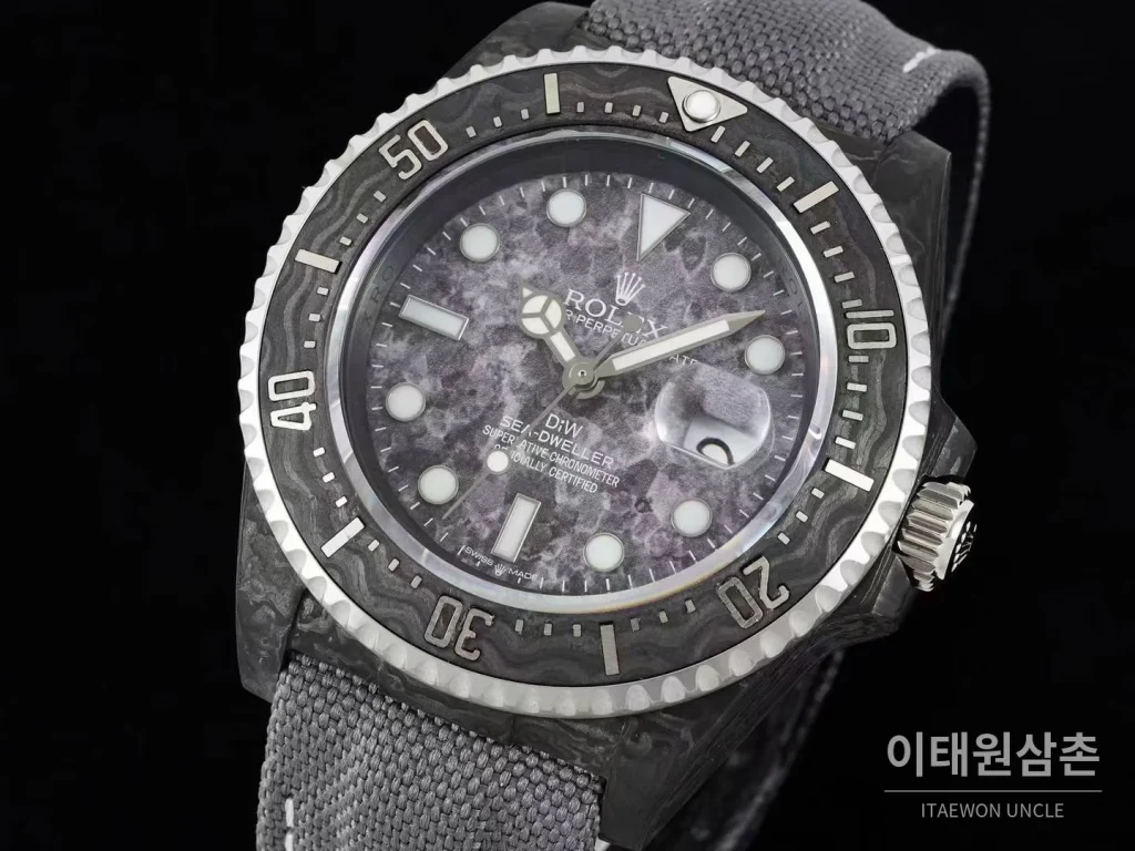 롤렉스 씨드웰러 DiW 카본파이버 블랙다이얼 오토매틱 43mm 그레이 나일론 스트랩 그레이 베젤