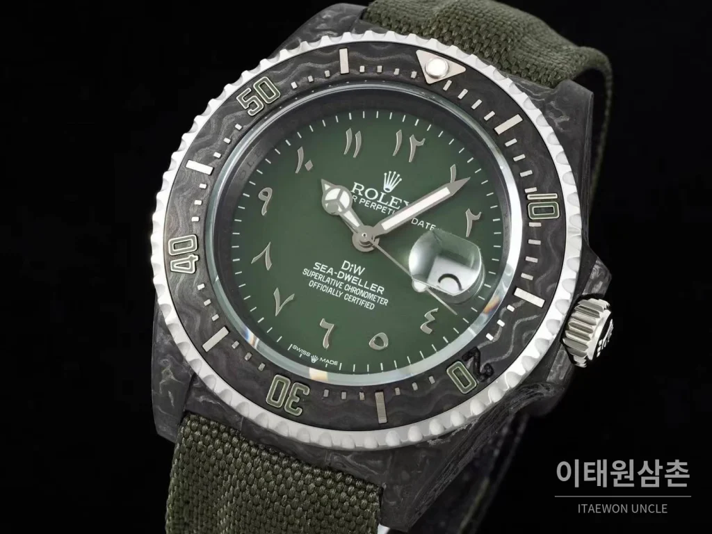 롤렉스 씨드웰러 DiW 카본파이버 블랙다이얼 오토매틱 43mm 그린 나일론 스트랩 그레이 베젤
