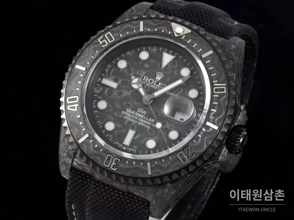 롤렉스 씨드웰러 DiW 카본파이버 블랙다이얼 오토매틱 43mm 블랙 나일론 스트랩 그레이 베젤