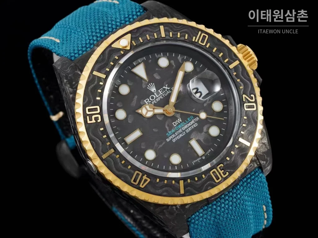 롤렉스 씨드웰러 DiW 카본파이버 블랙다이얼 오토매틱 43mm 블루 나일론 스트랩 골드 베젤