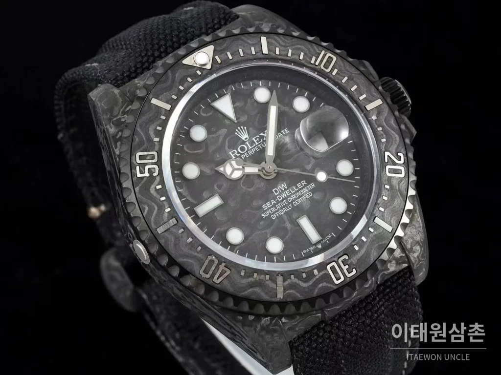 롤렉스 씨드웰러 DiW 카본파이버 블랙다이얼 오토매틱 43mm 블랙 나일론 스트랩 그레이 베젤