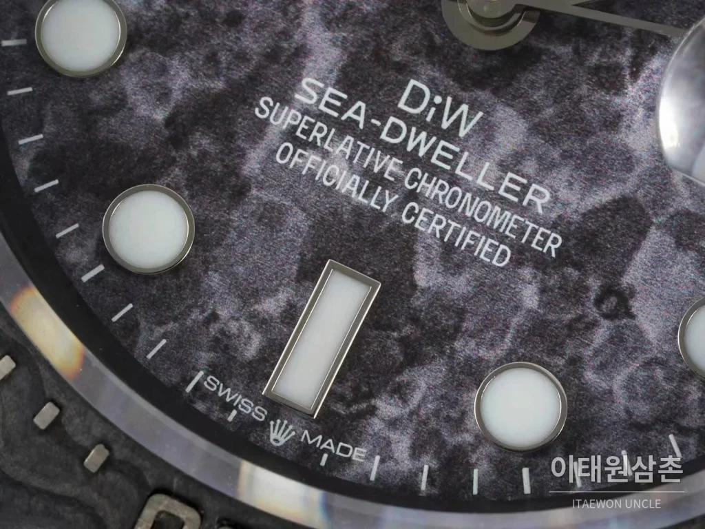 롤렉스 씨드웰러 DiW 카본파이버 블랙다이얼 오토매틱 43mm 그레이 나일론 스트랩 그레이 베젤