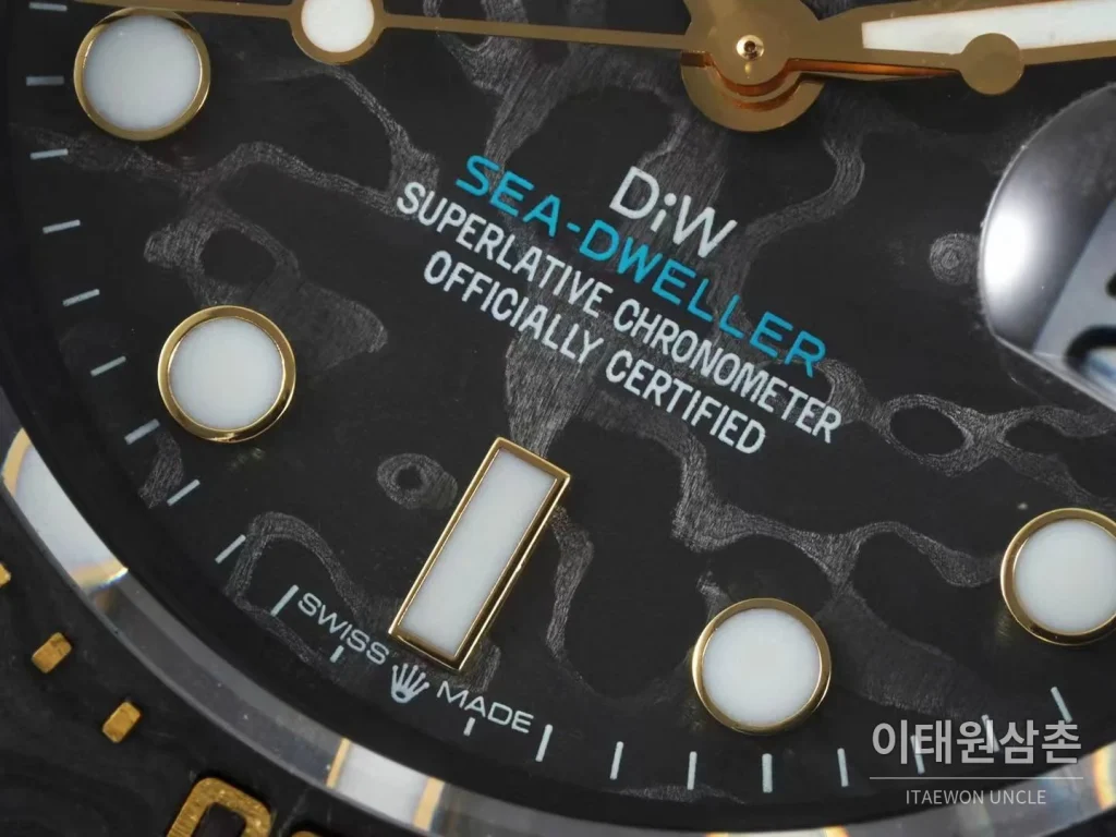 롤렉스 씨드웰러 DiW 카본파이버 블랙다이얼 오토매틱 43mm 블루 나일론 스트랩 골드 베젤