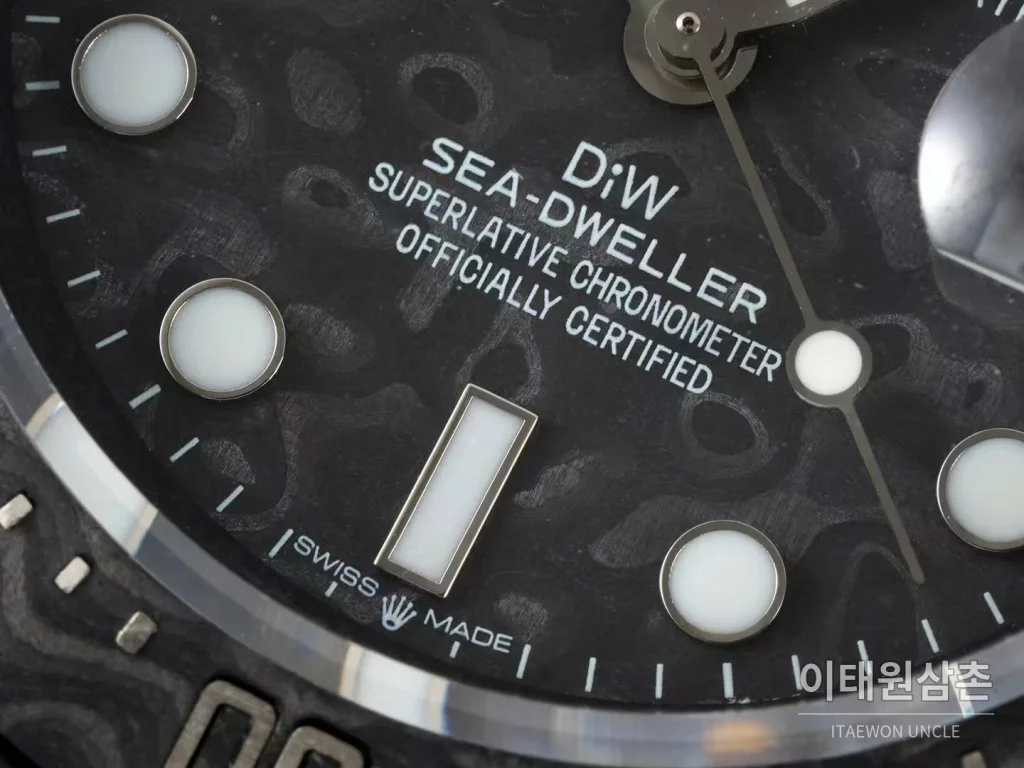 롤렉스 씨드웰러 DiW 카본파이버 블랙다이얼 오토매틱 43mm 블랙 나일론 스트랩 그레이 베젤