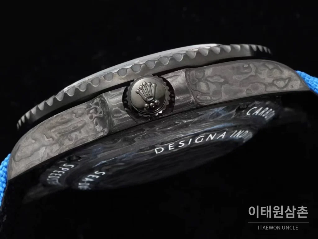 롤렉스 씨드웰러 DiW 카본파이버 블랙다이얼 오토매틱 43mm 블루 나일론 스트랩 블랙 베젤