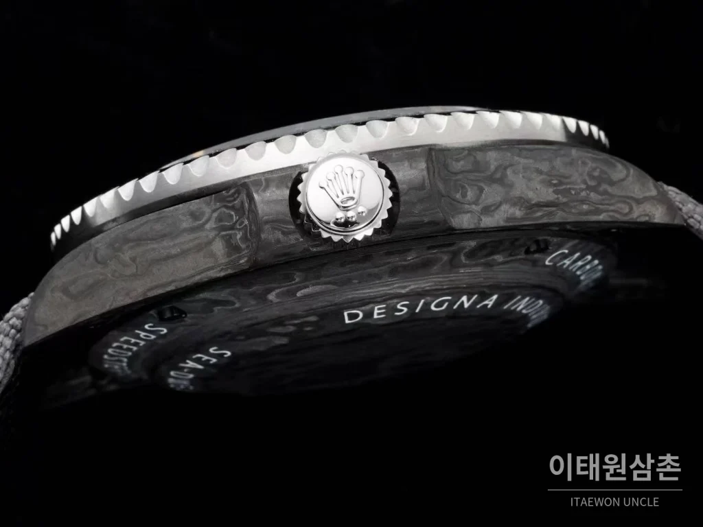 롤렉스 씨드웰러 DiW 카본파이버 블랙다이얼 오토매틱 43mm 그레이 나일론 스트랩 그레이 베젤
