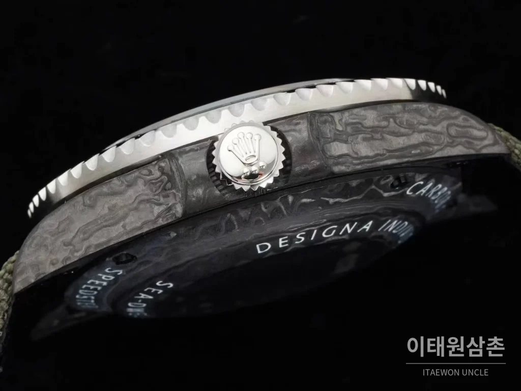 롤렉스 씨드웰러 DiW 카본파이버 블랙다이얼 오토매틱 43mm 그린 나일론 스트랩 그레이 베젤
