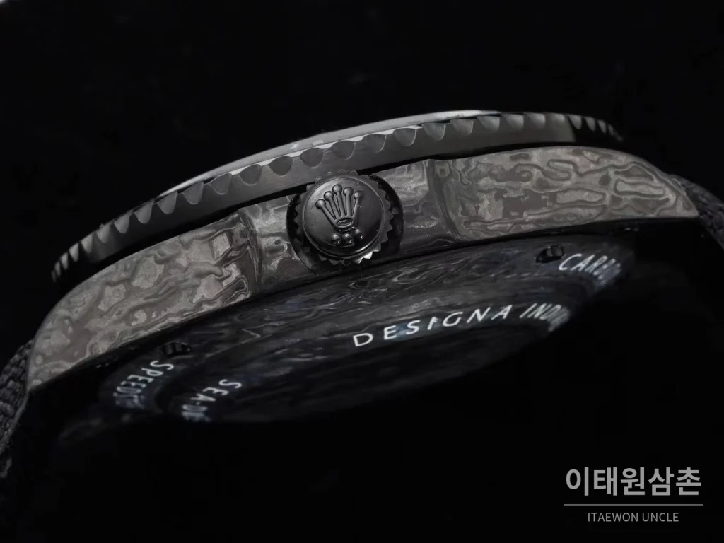 롤렉스 씨드웰러 DiW 카본파이버 블랙다이얼 오토매틱 43mm 블랙 나일론 스트랩 그레이 베젤