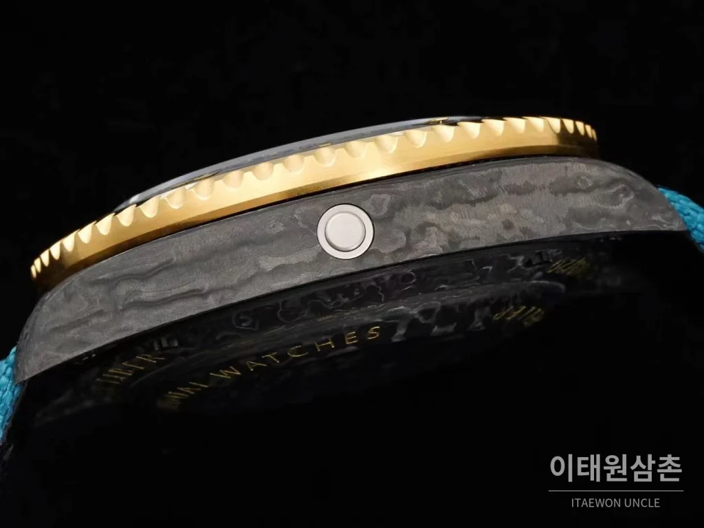 롤렉스 씨드웰러 DiW 카본파이버 블랙다이얼 오토매틱 43mm 블루 나일론 스트랩 골드 베젤