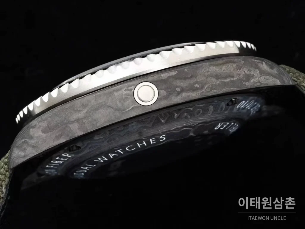 롤렉스 씨드웰러 DiW 카본파이버 블랙다이얼 오토매틱 43mm 그린 나일론 스트랩 그레이 베젤