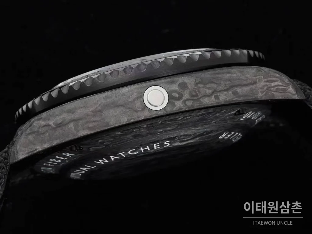 롤렉스 씨드웰러 DiW 카본파이버 블랙다이얼 오토매틱 43mm 블랙 나일론 스트랩 그레이 베젤