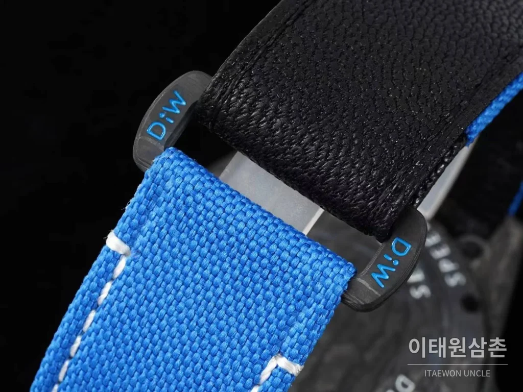롤렉스 씨드웰러 DiW 카본파이버 블랙다이얼 오토매틱 43mm 블루 나일론 스트랩 블랙 베젤