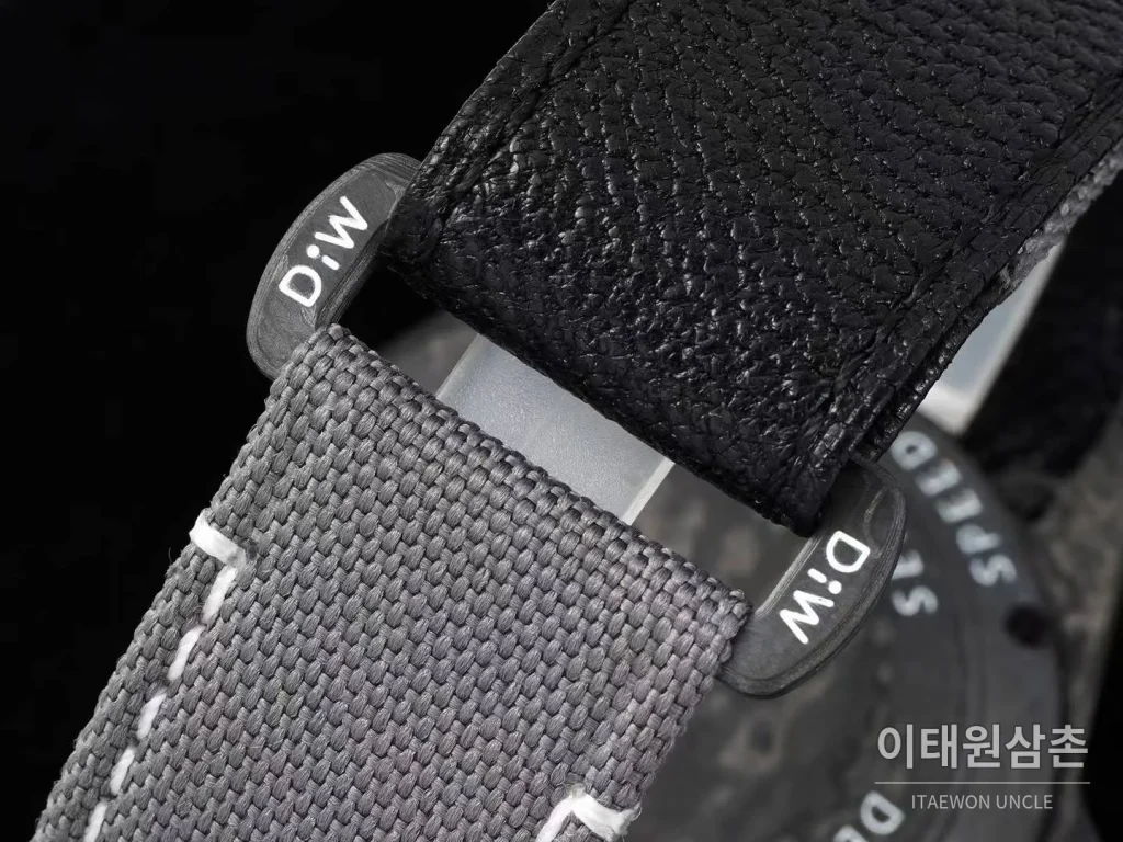 롤렉스 씨드웰러 DiW 카본파이버 블랙다이얼 오토매틱 43mm 그레이 나일론 스트랩 그레이 베젤