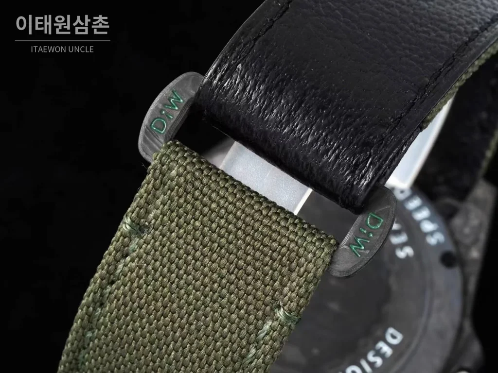 롤렉스 씨드웰러 DiW 카본파이버 블랙다이얼 오토매틱 43mm 그린 나일론 스트랩 그레이 베젤