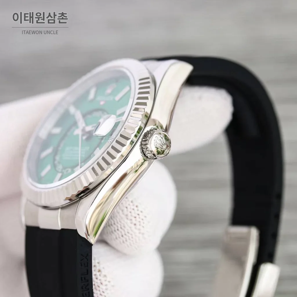 롤렉스 스카이드웰러 904L스틸 블루다이얼 애뉴얼캘린더 듀얼타임 오토매틱 42mm