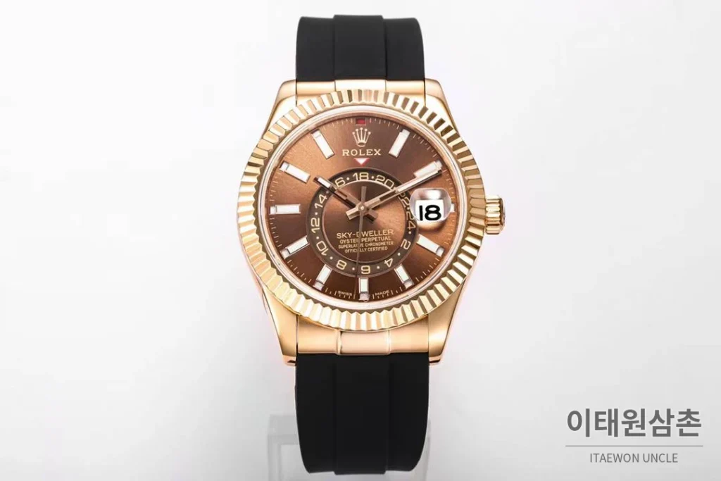 롤렉스 스카이드웰러 애뉴얼 캘린더 GMT 오토매틱 42mm 브라운 다이얼 블랙 러버 스트랩