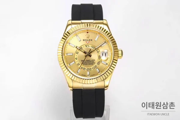 롤렉스 스카이드웰러 애뉴얼 캘린더 GMT 오토매틱 42mm 샴페인 다이얼 블랙 러버 스트랩