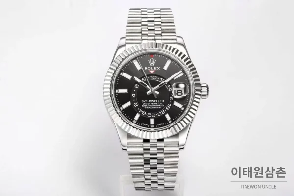 롤렉스 스카이드웰러 애뉴얼 캘린더 GMT 오토매틱 42mm 블랙 다이얼 스틸 브레이슬릿
