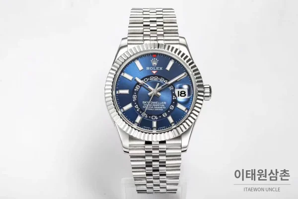 롤렉스 스카이드웰러 애뉴얼 캘린더 GMT 오토매틱 42mm 블루 다이얼 스틸 브레이슬릿