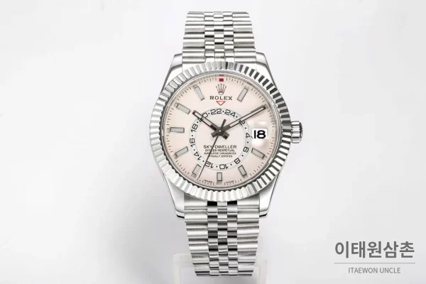 롤렉스 스카이드웰러 애뉴얼 캘린더 GMT 오토매틱 42mm (7) 롤렉스 스카이드웰러 애뉴얼 캘린더 GMT 오토매틱 42mm 샴페인 다이얼 스틸 브레이슬릿