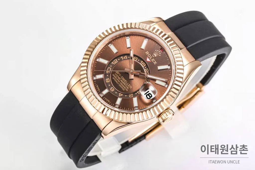 롤렉스 스카이드웰러 애뉴얼 캘린더 GMT 오토매틱 42mm 브라운 다이얼 블랙 러버 스트랩
