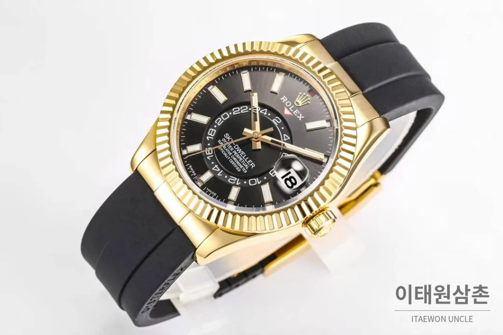 롤렉스 스카이드웰러 애뉴얼 캘린더 GMT 오토매틱 42mm 블랙 다이얼 블랙 러버 스트랩