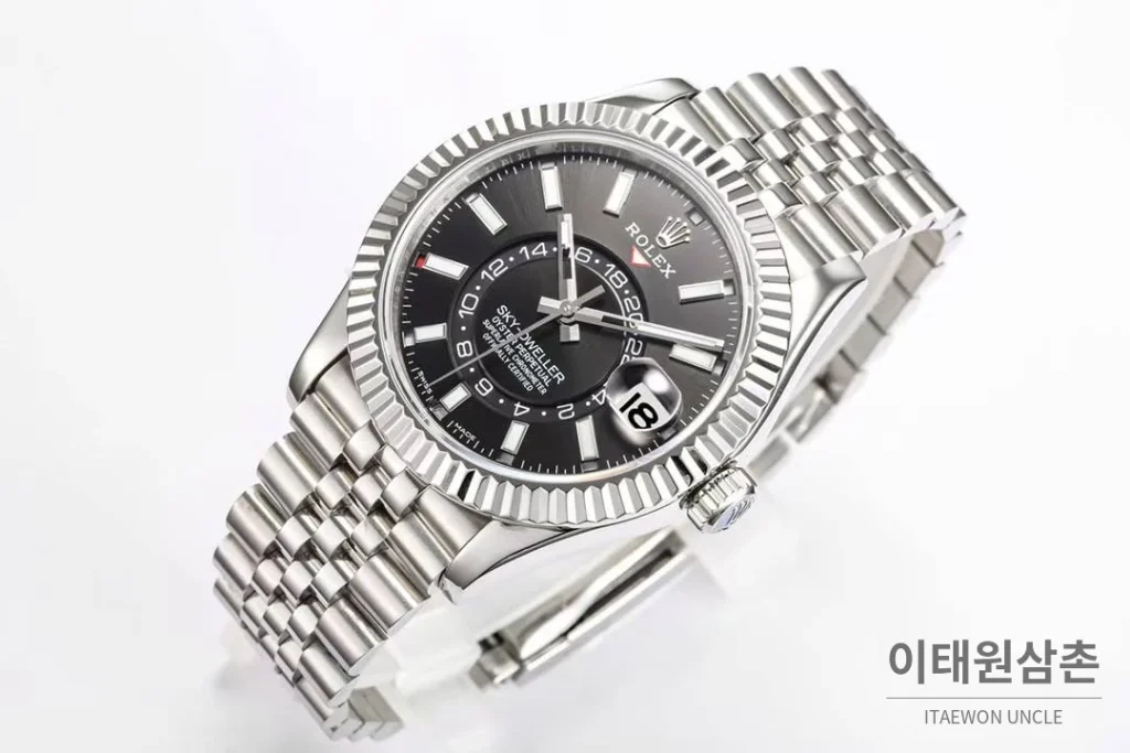 롤렉스 스카이드웰러 애뉴얼 캘린더 GMT 오토매틱 42mm 블랙 다이얼 스틸 브레이슬릿