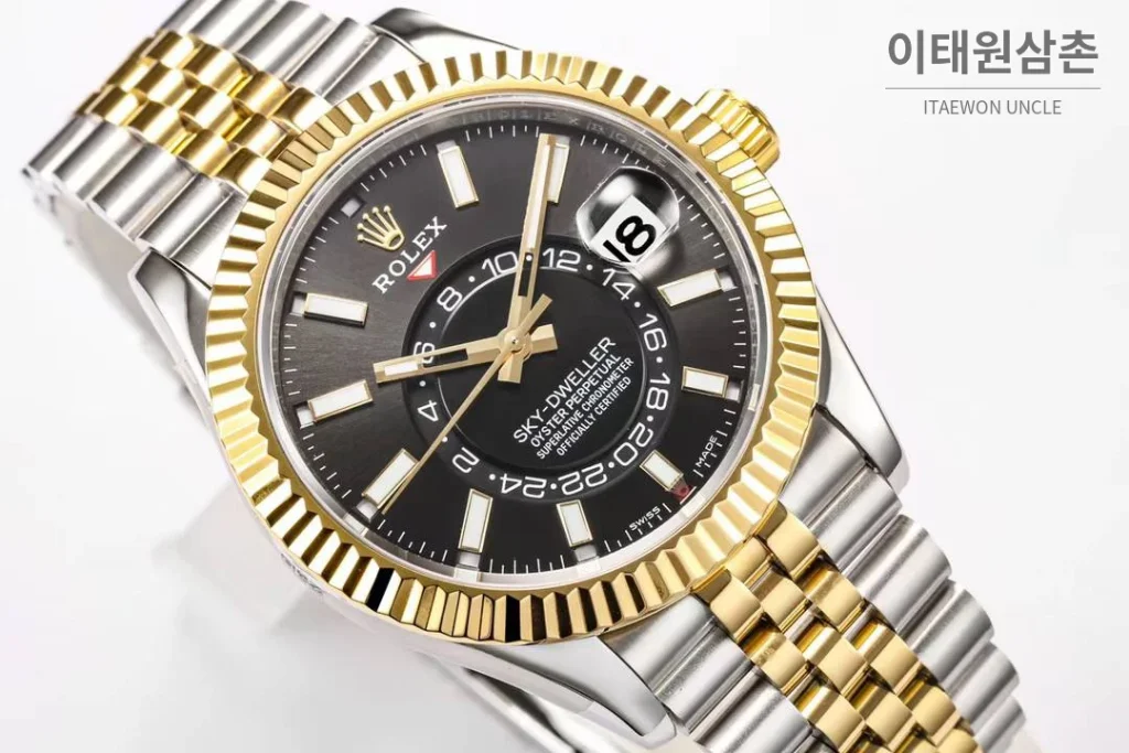 롤렉스 스카이드웰러 애뉴얼 캘린더 GMT 오토매틱 42mm 블랙 다이얼 투톤 브레이슬릿