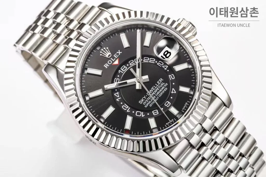 롤렉스 스카이드웰러 애뉴얼 캘린더 GMT 오토매틱 42mm 블랙 다이얼 스틸 브레이슬릿