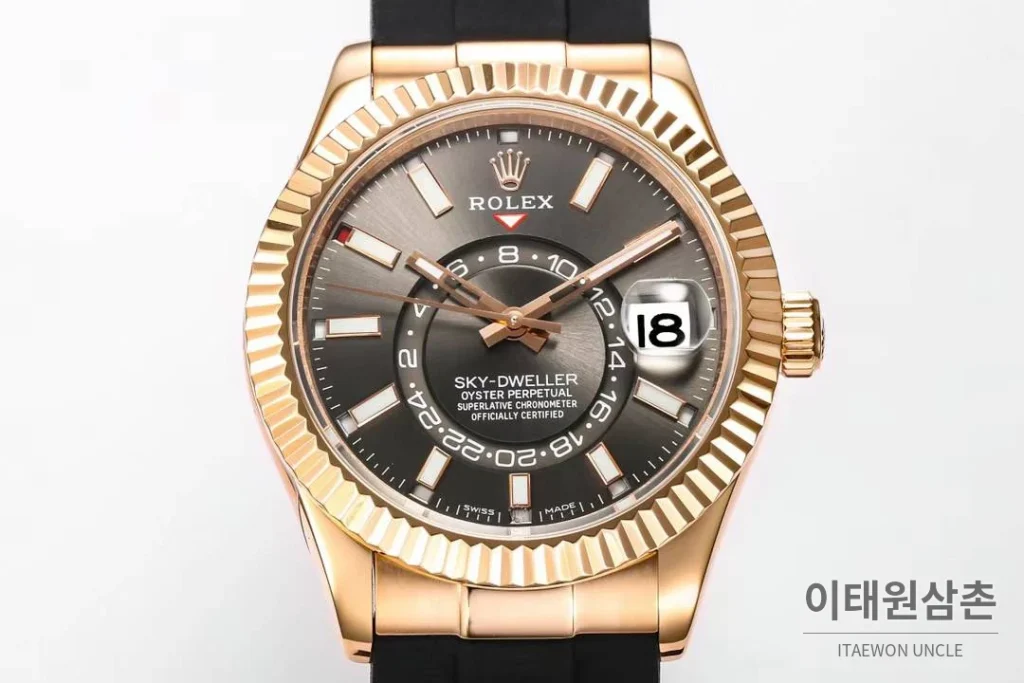 롤렉스 스카이드웰러 애뉴얼 캘린더 GMT 오토매틱 42mm 그레이 다이얼 블랙 러버 스트랩