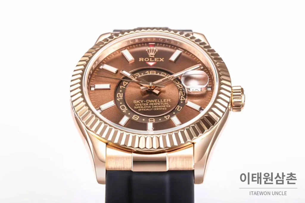 롤렉스 스카이드웰러 애뉴얼 캘린더 GMT 오토매틱 42mm 브라운 다이얼 블랙 러버 스트랩