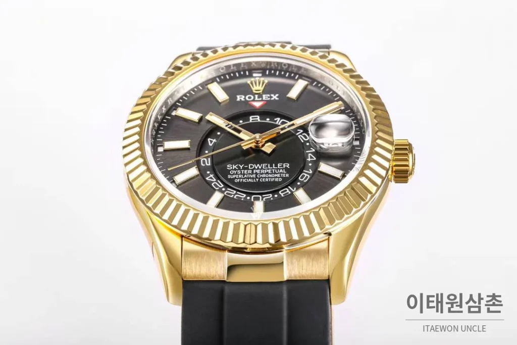 롤렉스 스카이드웰러 애뉴얼 캘린더 GMT 오토매틱 42mm 블랙 다이얼 블랙 러버 스트랩