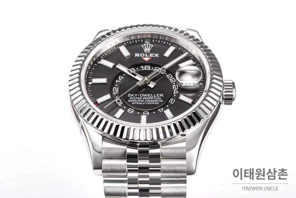 롤렉스 스카이드웰러 애뉴얼 캘린더 GMT 오토매틱 42mm 블랙 다이얼 스틸 브레이슬릿
