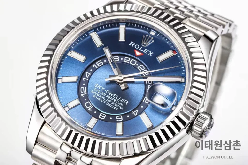 롤렉스 스카이드웰러 애뉴얼 캘린더 GMT 오토매틱 42mm 블루 다이얼 스틸 브레이슬릿