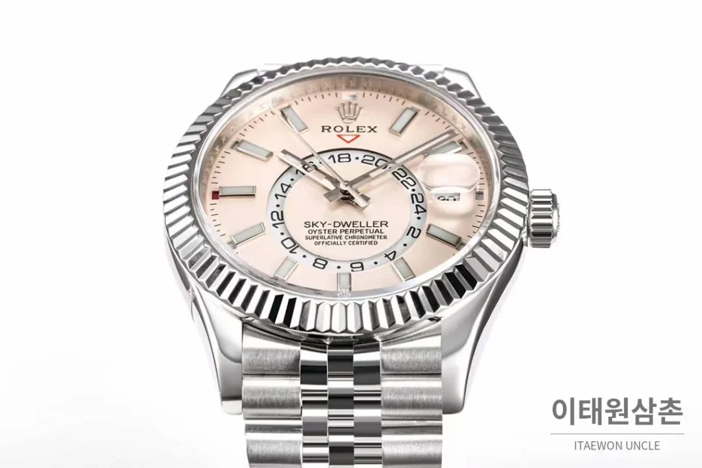 롤렉스 스카이드웰러 애뉴얼 캘린더 GMT 오토매틱 42mm 샴페인 다이얼 스틸 브레이슬릿