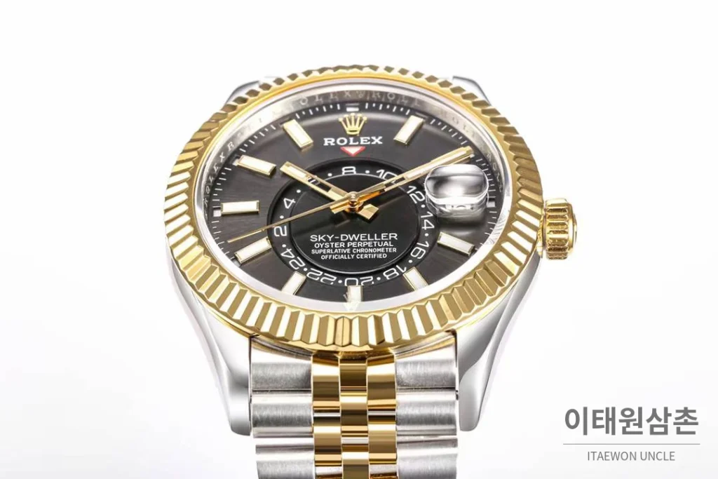롤렉스 스카이드웰러 애뉴얼 캘린더 GMT 오토매틱 42mm 블랙 다이얼 투톤 브레이슬릿