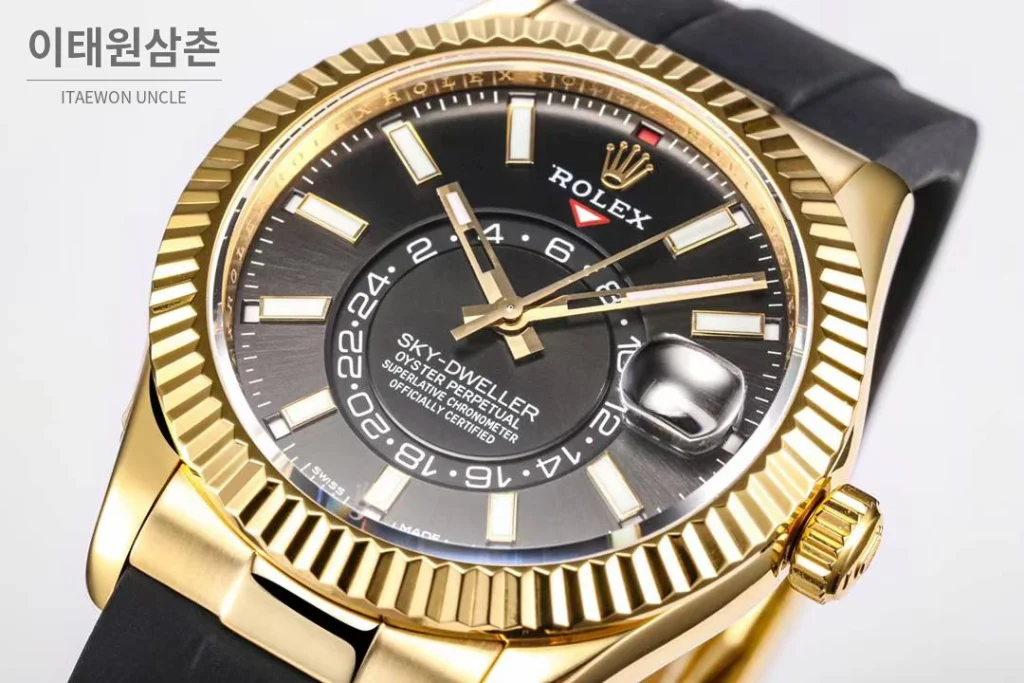 롤렉스 스카이드웰러 애뉴얼 캘린더 GMT 오토매틱 42mm 블랙 다이얼 블랙 러버 스트랩