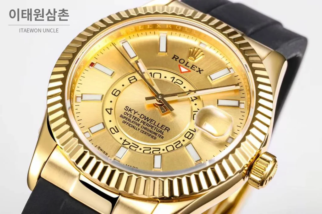 롤렉스 스카이드웰러 애뉴얼 캘린더 GMT 오토매틱 42mm 샴페인 다이얼 블랙 러버 스트랩