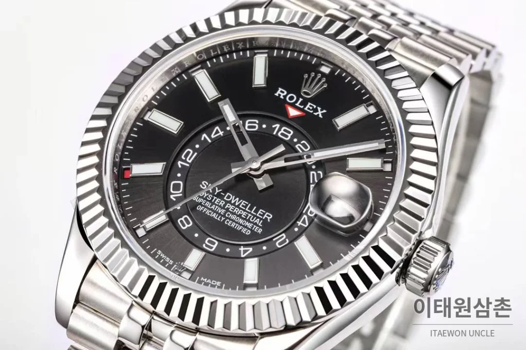 롤렉스 스카이드웰러 애뉴얼 캘린더 GMT 오토매틱 42mm 블랙 다이얼 스틸 브레이슬릿