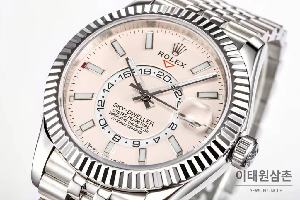 롤렉스 스카이드웰러 애뉴얼 캘린더 GMT 오토매틱 42mm 샴페인 다이얼 스틸 브레이슬릿
