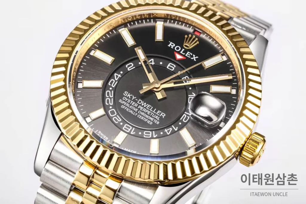 롤렉스 스카이드웰러 애뉴얼 캘린더 GMT 오토매틱 42mm 블랙 다이얼 투톤 브레이슬릿