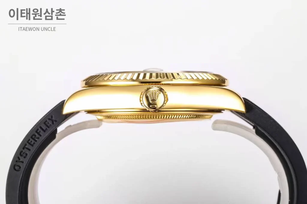롤렉스 스카이드웰러 애뉴얼 캘린더 GMT 오토매틱 42mm 블랙 다이얼 블랙 러버 스트랩