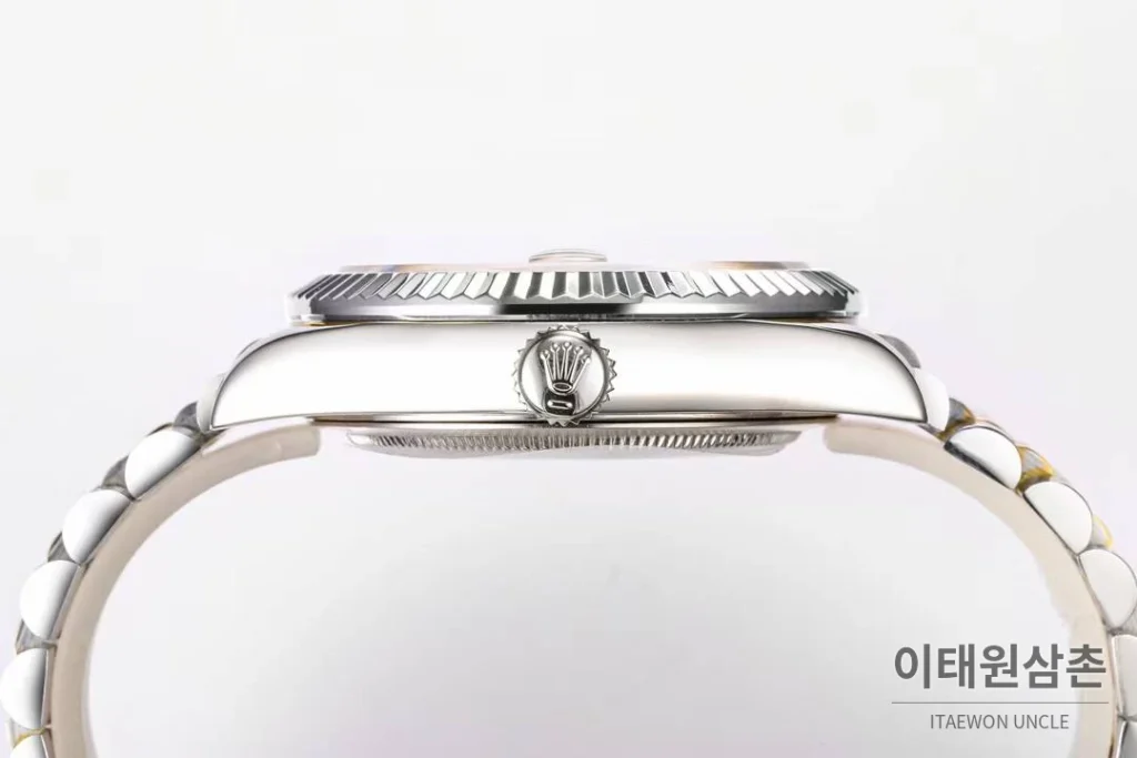 롤렉스 스카이드웰러 애뉴얼 캘린더 GMT 오토매틱 42mm 샴페인 다이얼 투톤 브레이슬릿