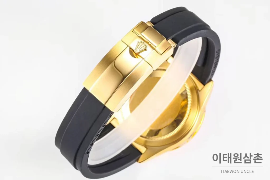 롤렉스 스카이드웰러 애뉴얼 캘린더 GMT 오토매틱 42mm 샴페인 다이얼 블랙 러버 스트랩