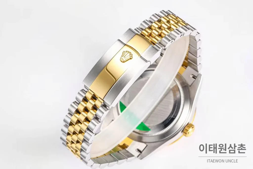롤렉스 스카이드웰러 애뉴얼 캘린더 GMT 오토매틱 42mm 블랙 다이얼 투톤 브레이슬릿