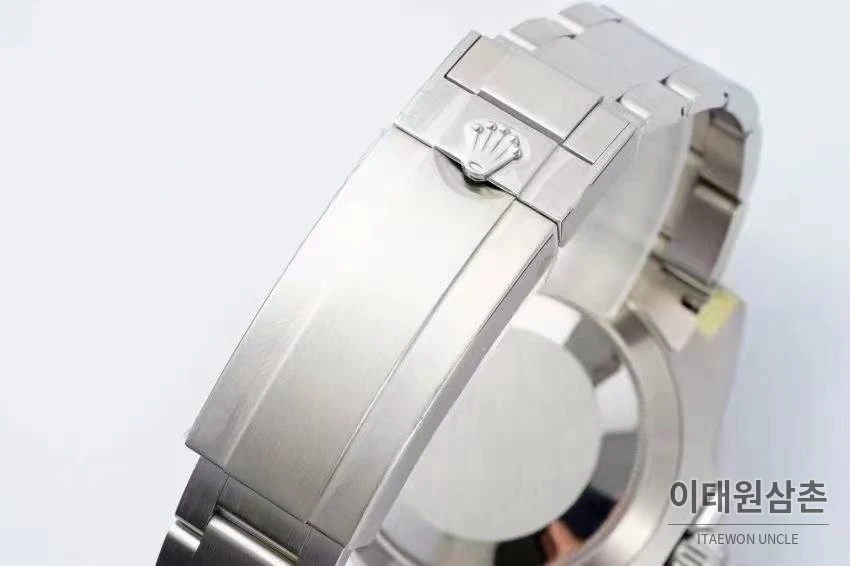 롤렉스 서브마리너 904L스틸 블랙다이얼 레인보우베젤 오토매틱 40mm 스틸 브레이슬릿