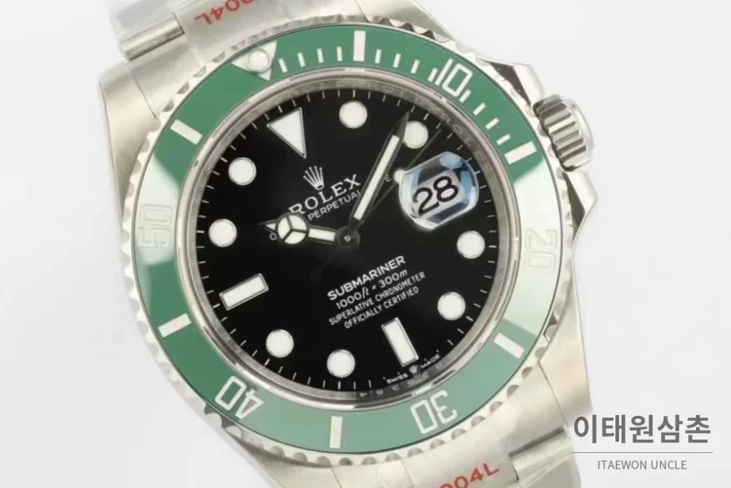 롤렉스 서브마리너 스틸 골드톤 세라믹베젤 블랙다이얼 다이버 오토매틱 41mm 블랙 / 골드 스틸 브레이슬릿 (2)