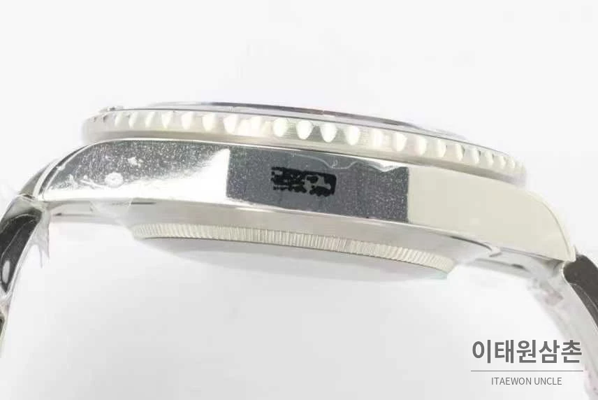 롤렉스 서브마리너 스틸 골드톤 세라믹베젤 블랙다이얼 다이버 오토매틱 41mm 블랙 / 골드 스틸 브레이슬릿 (4)