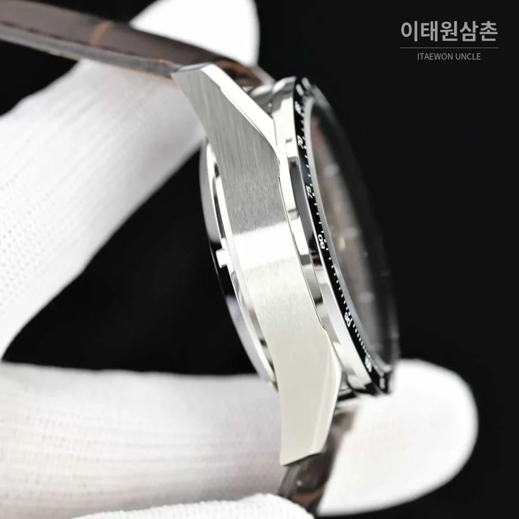 태그호이어 카레라 스틸 브라운다이얼 크로노그래프 오토매틱 43mm 브라운 가죽 스트랩
