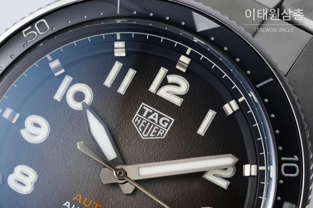 태그호이어 까레라 스틸 화이트다이얼 오토매틱 41mm 스틸 브레이슬릿 블랙 베젤